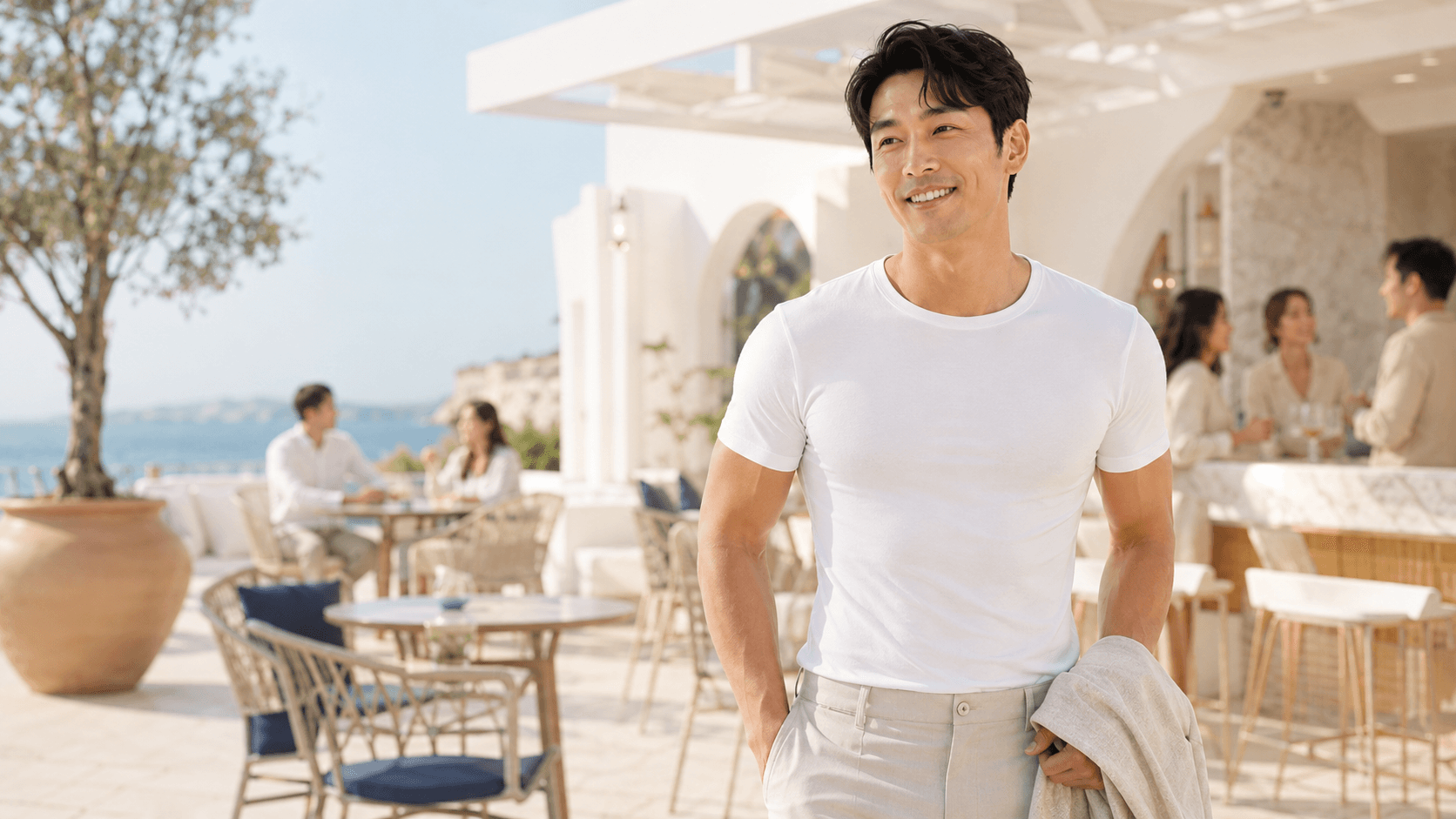 A men's chest line that reads natural in a T-shirt, at the pool, in training wear