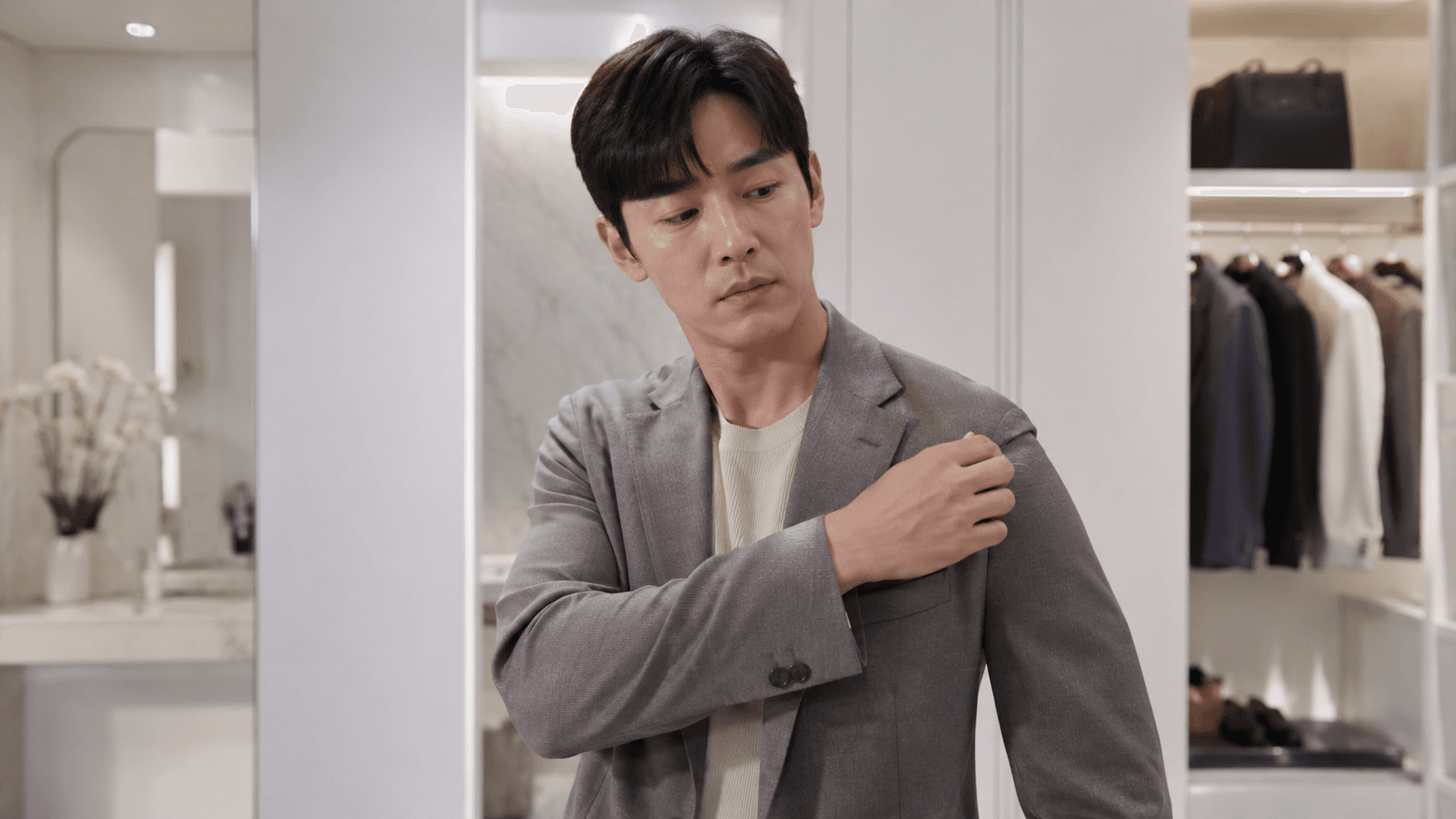 Concern over weak shoulder fit under a jacket or shirt