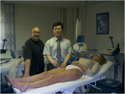 NB للجراحة التجميلية — المدير الرئيسي تشو هونغ كيو — أبريل 2002، فرنسا بوردو، عرض ورشة الدكتور جان بيير لوتشيزي (عرض نموذج متوافق مع المادة 27 من قانون الطب)